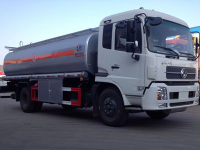 東風商用車小三軸運油車 19.6噸 滁州運輸的專業選擇